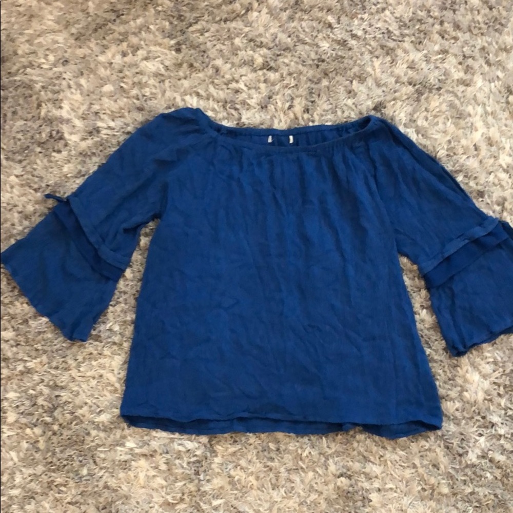 Off the shoulder blue bell sleeve top